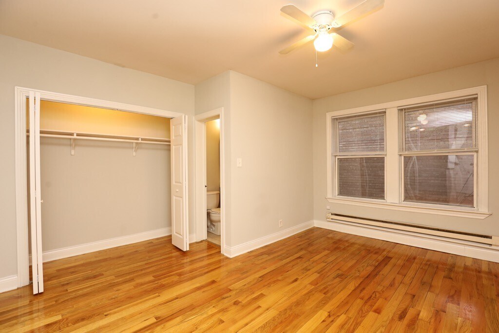 Building Photo - 457 W Melrose