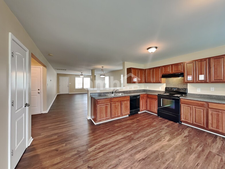 Building Photo - 261 Aershire Ct