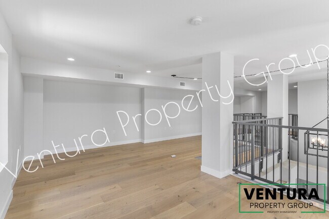 Building Photo - Spacious 2-Bedroom Condo with 2 Full Baths in Oxnards Channel Island