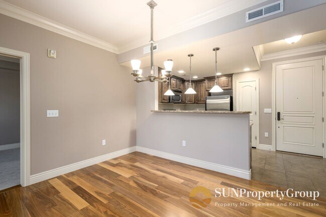 Building Photo - Beautiful Spacious Condo In Desirable Millcreek Area!