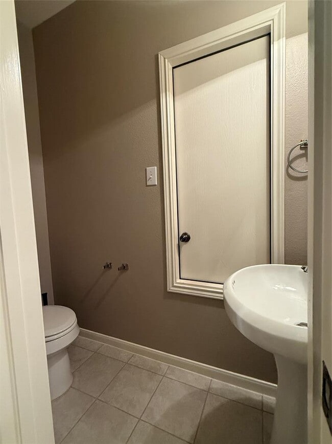 Building Photo - 112 E Adelanta Place