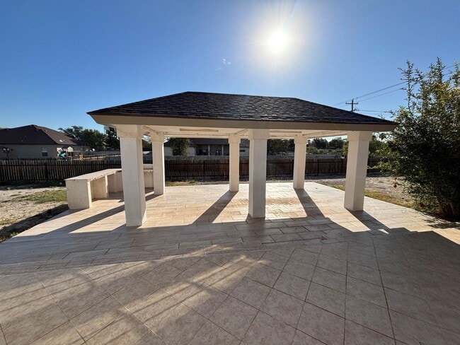 Building Photo - 301 Quail Creek Dr