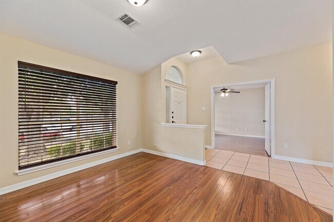 Building Photo - 1208 Lochaline Loop