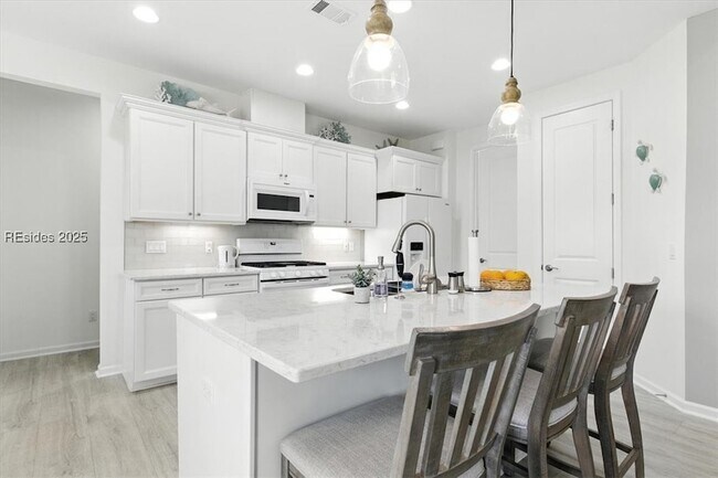 Building Photo - 65 Sandbar Ln