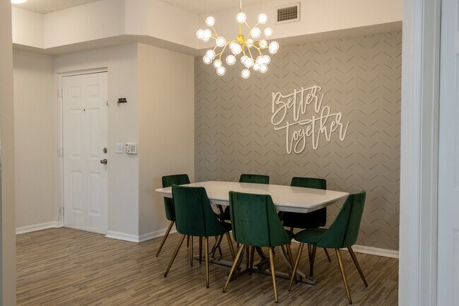 Building Photo - 360 Crestwood Cir