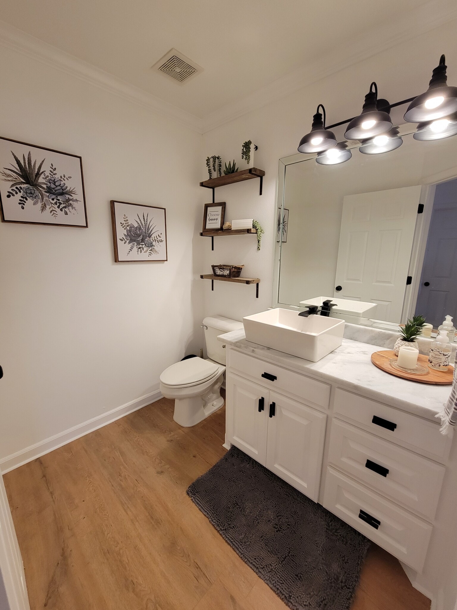 Building Photo - 188 Villa Pt