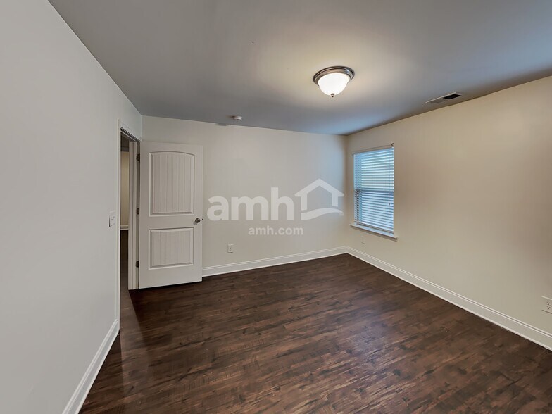 Building Photo - 1712 Weatherbrook Cir