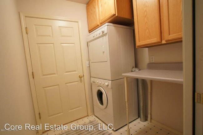 Building Photo - 17049 Meadow Creek Dr