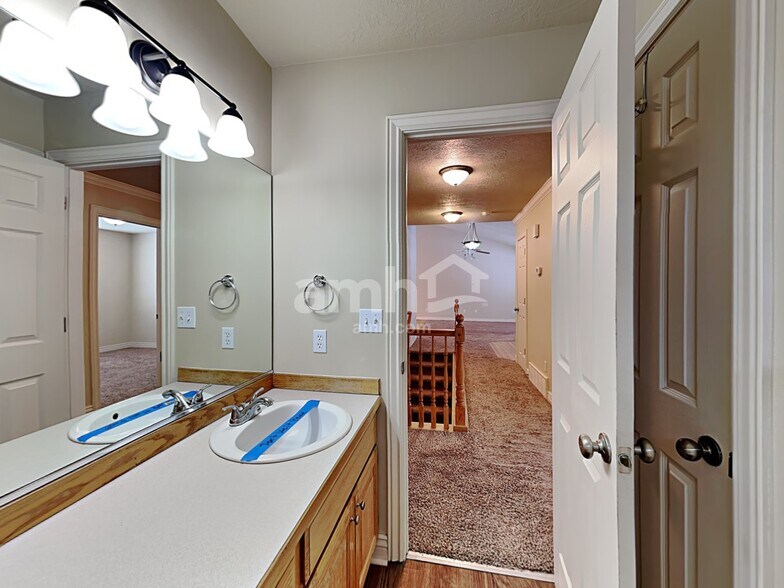 Building Photo - 1245 E 640 S