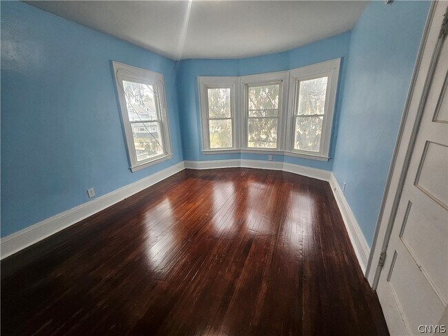 Building Photo - 1330 Midland Ave