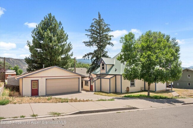 Building Photo - Charming Single Family Home in Rifle for Rent