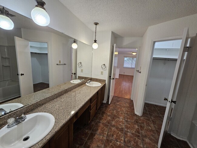 Building Photo - 12701 Europa Ln