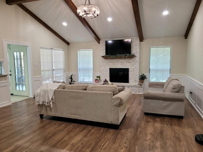 Building Photo - 504 Brookhollow Dr