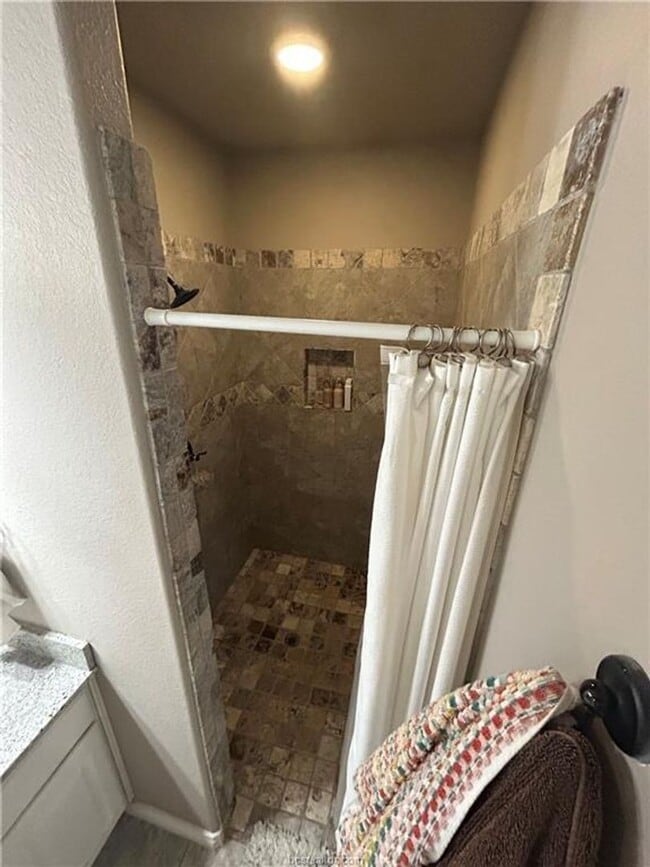 Building Photo - AUGUST MOVE IN!! Beautiful 3 Bedroom Townhome Available for Lease!