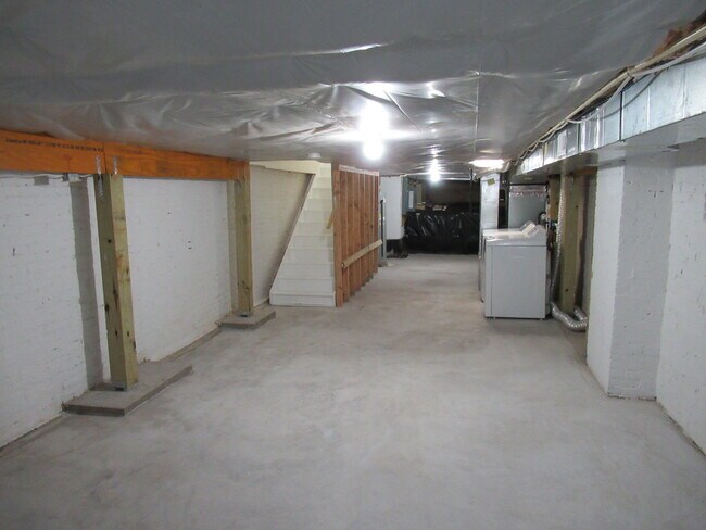 Building Photo - Charming 4 Bedroom/3.5 Bathroom Townhome with Parking Pad in Station North, MD!