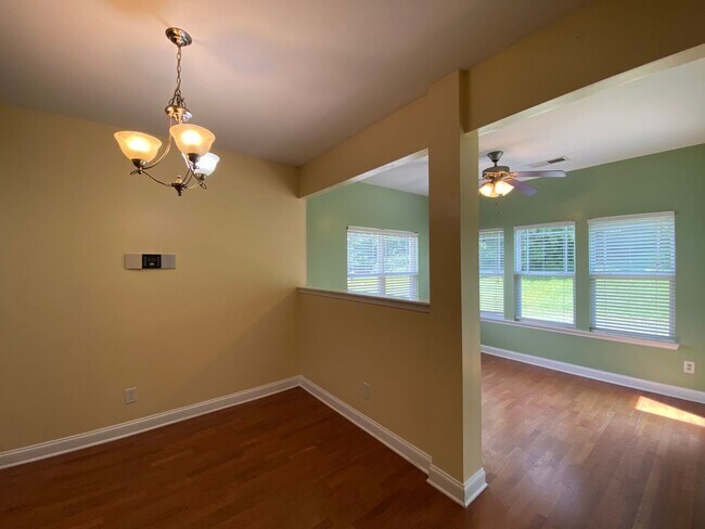 Building Photo - 115 N Field Dr