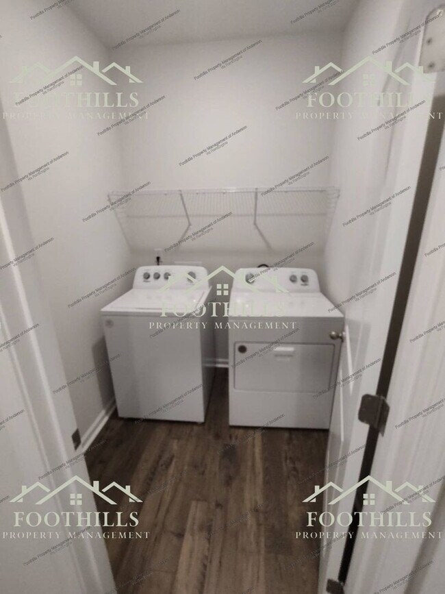 Building Photo - 102 Fancy Trl