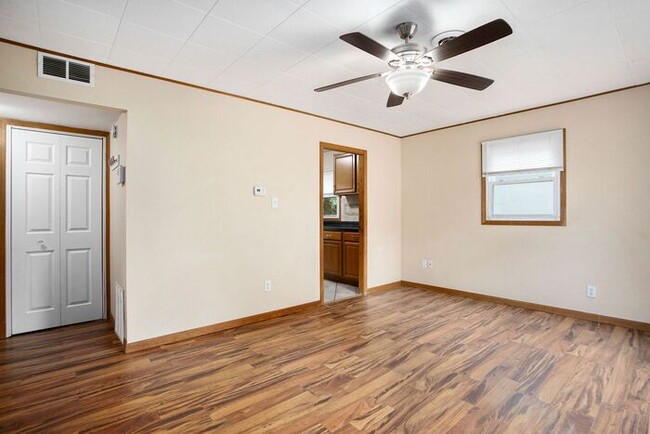 Building Photo - $1299 Remodeled 2-bed/1-bath ranch with en...