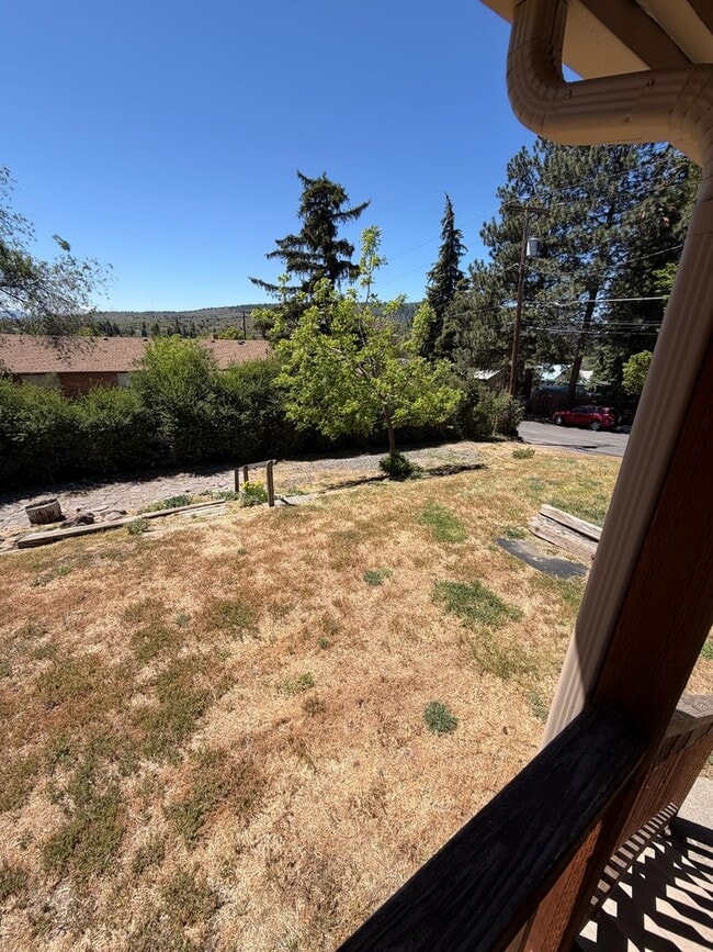 Building Photo - The Perfect House for Roommates, 6bdrms, 3.5 baths, 1.5 miles from Oregon Tech and Sky Lakes Medi...