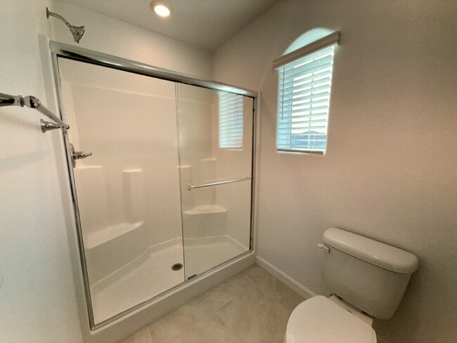 Building Photo - 3 BED 2.5 BATH 2 CAR GARAGE TOWNHOUSE IN CADENCE HENDERSON WITH LOFT