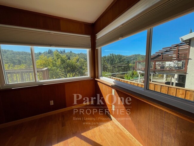 Building Photo - Spacious Home In Lafayette Hills