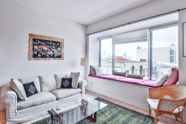 Building Photo - Spacious Jr. 1 Bedroom near Levi's Plaza |...
