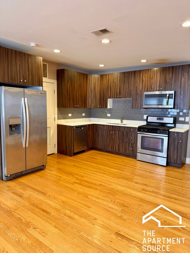 Primary Photo - 3433 S Indiana Ave