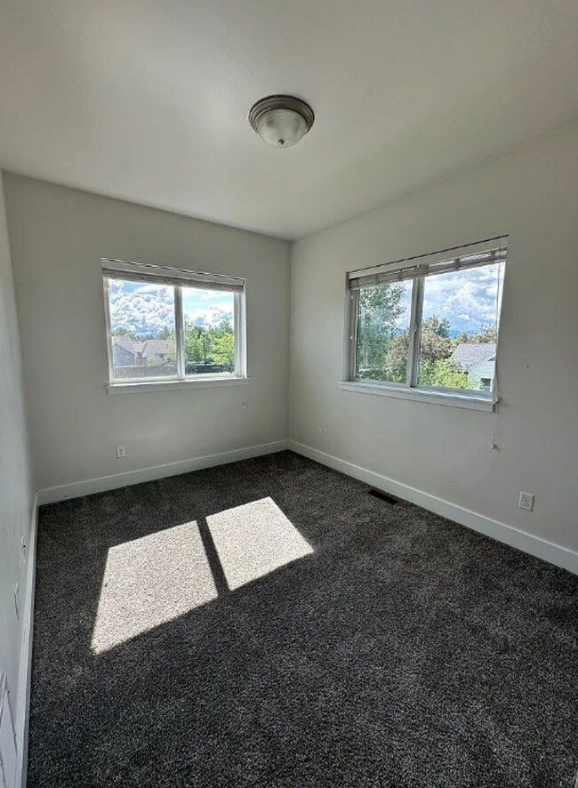 Building Photo - 365 N Ferguson Ave