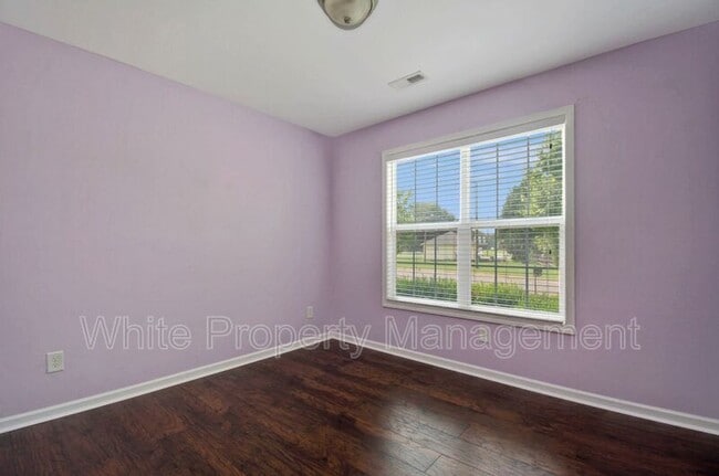 Building Photo - 49 Linford St