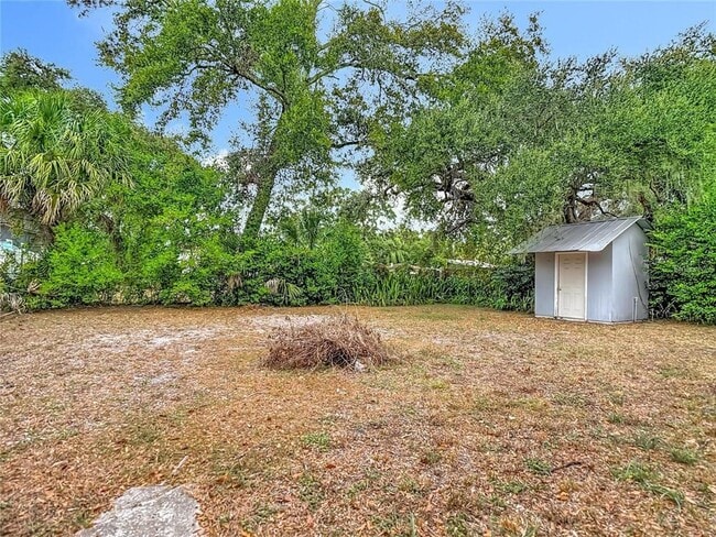 Building Photo - 1008 E 24th Ave