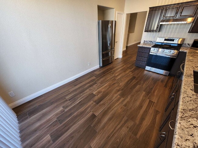 Building Photo - 300 Vilberti Ct