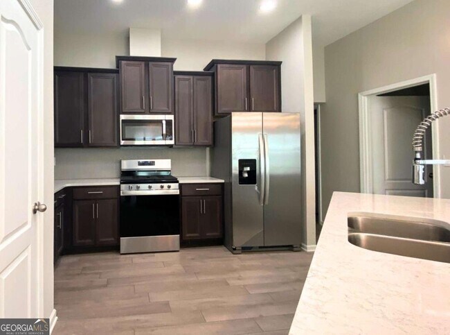 Building Photo - 312 Chinquapin Dr