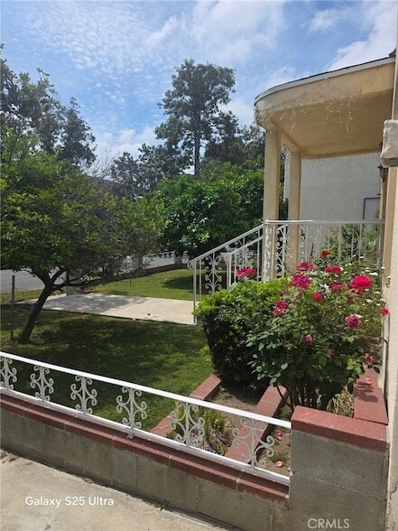 Building Photo - 521 E Valencia Ave