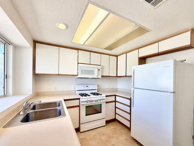Building Photo - 79540 Ave 42