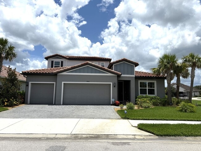 Building Photo - 5 Bedroom 4 Bath W/Office & 3-Car Garage (...
