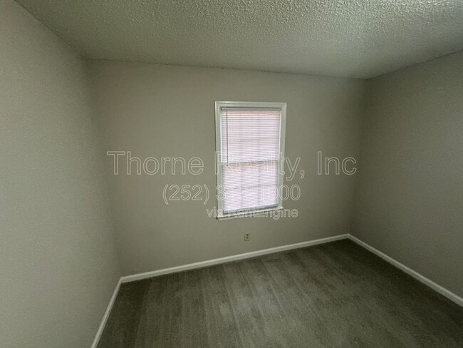 Building Photo - 2257 Sherwood Ave