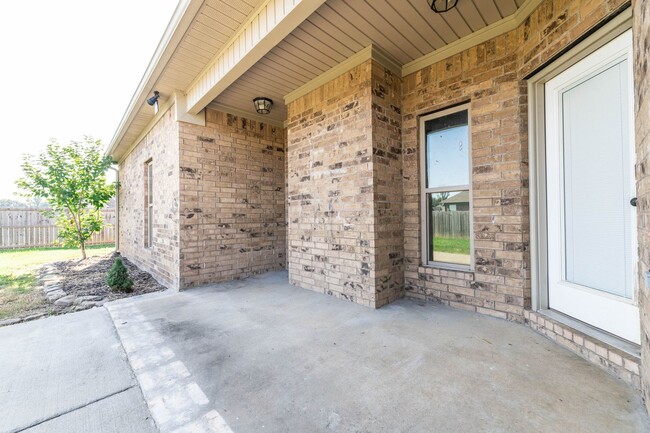 Building Photo - Great Neighborhood!