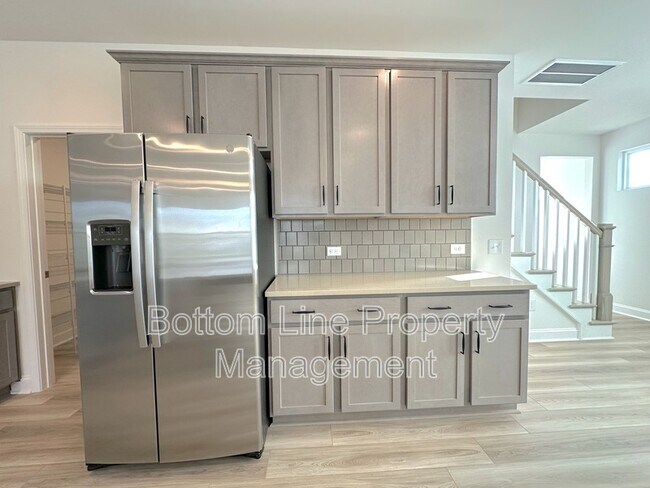 Building Photo - 2938 Clyde Dr