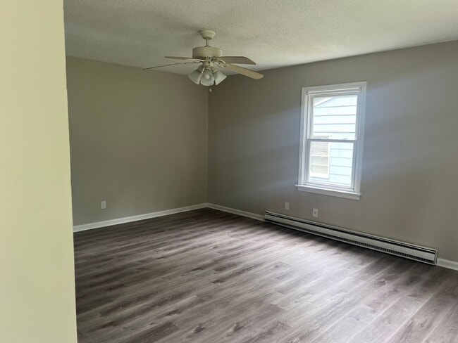 Building Photo - Renovated 2 Bedroom House