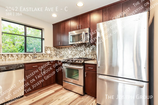 Building Photo - 2042 Eastlake Ave E