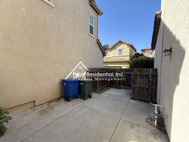 Building Photo - A Beautiful 3bd/2.5ba North Natomas Home with 2-Car Garage!