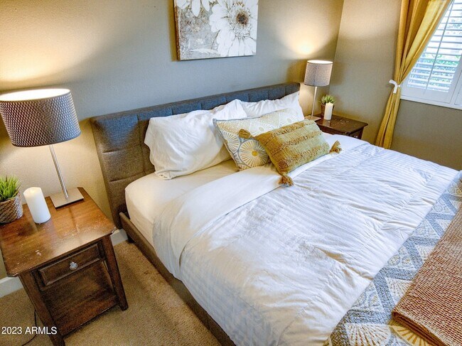 Building Photo - 2301 N 81st Pl