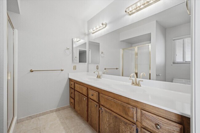 Building Photo - 5389 Kalmia Dr