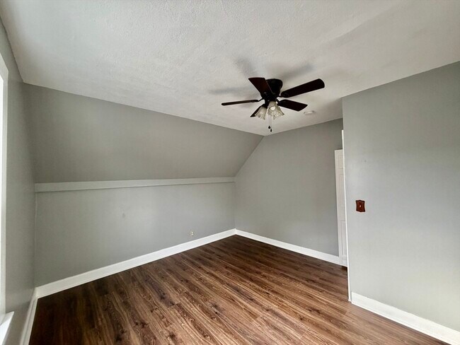 Building Photo - 86 Maplewood Ave