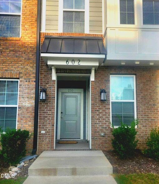 Building Photo - 602 Market Grove Dr