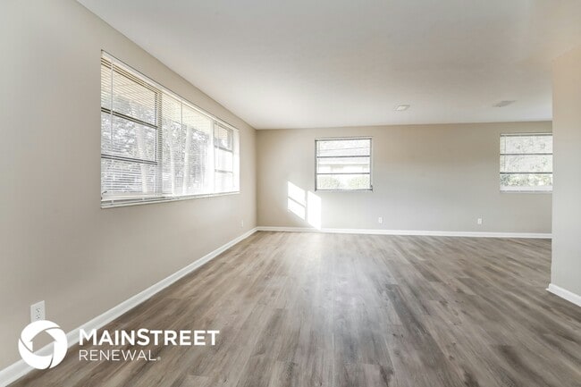 Building Photo - 5563 Primrose Ln