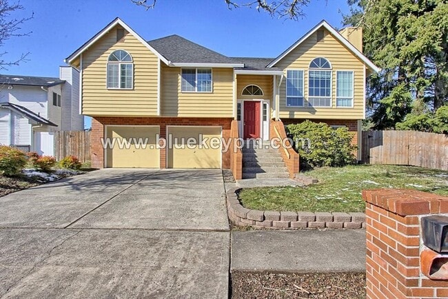 Primary Photo - 3 Bed, 2.5 Baths Home with Family Room and Office in Mt. Vista