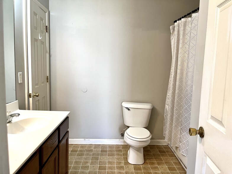 Building Photo - 2317 Lonan Ct