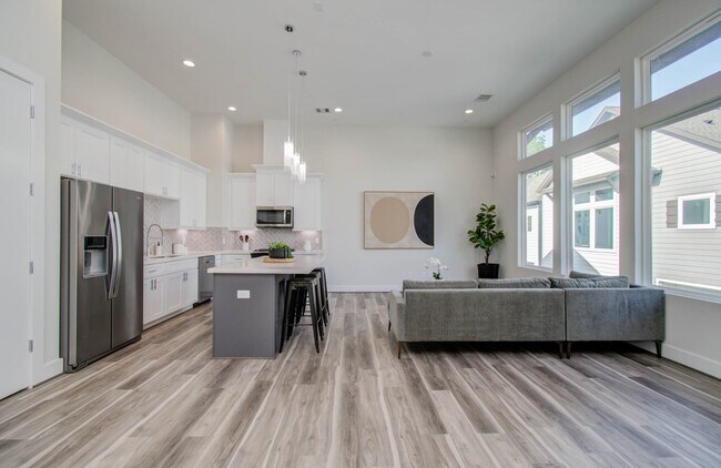 Building Photo - 774 Paul Quinn St