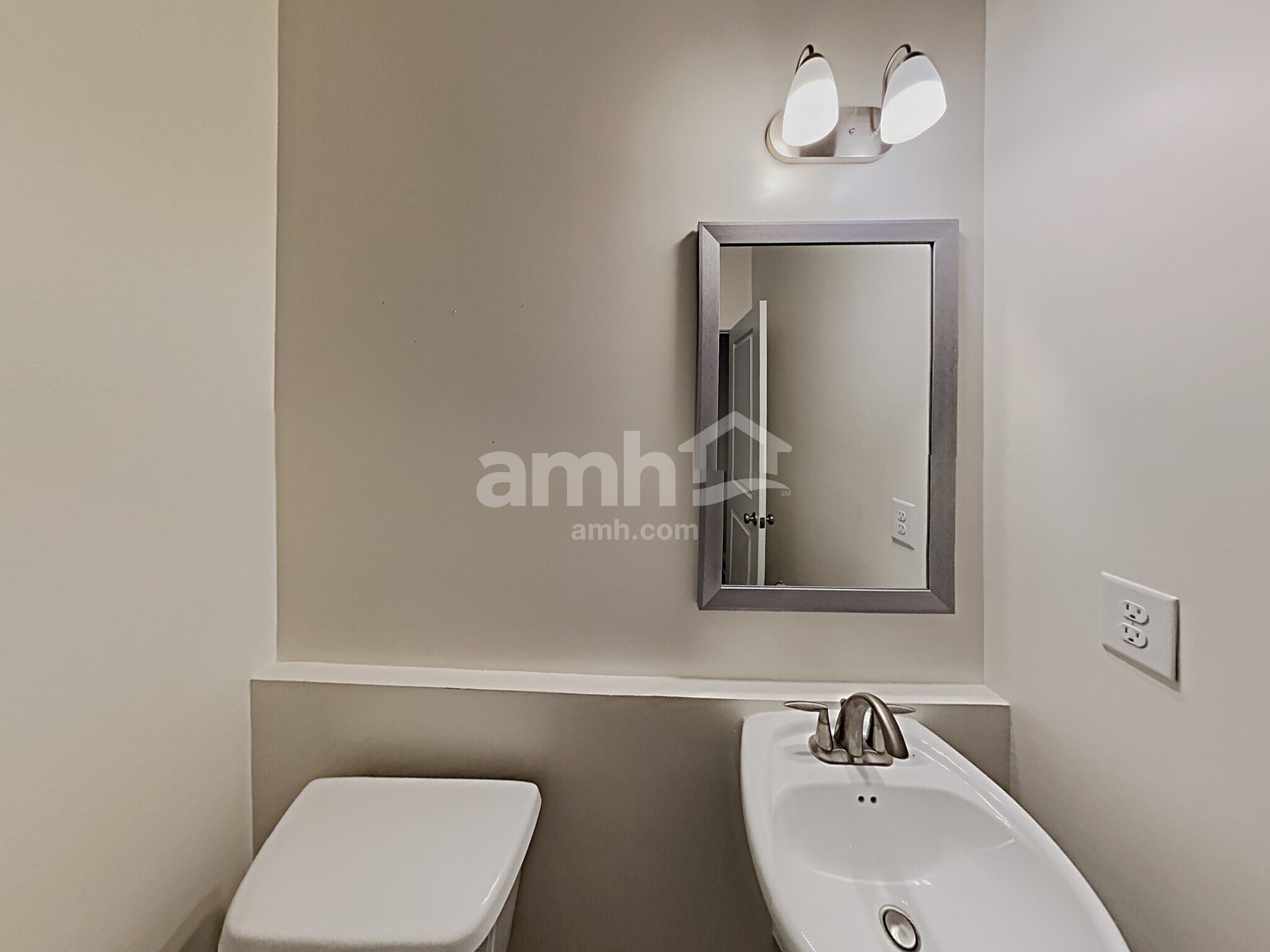 Building Photo - 2133 Leafmore Ct SE